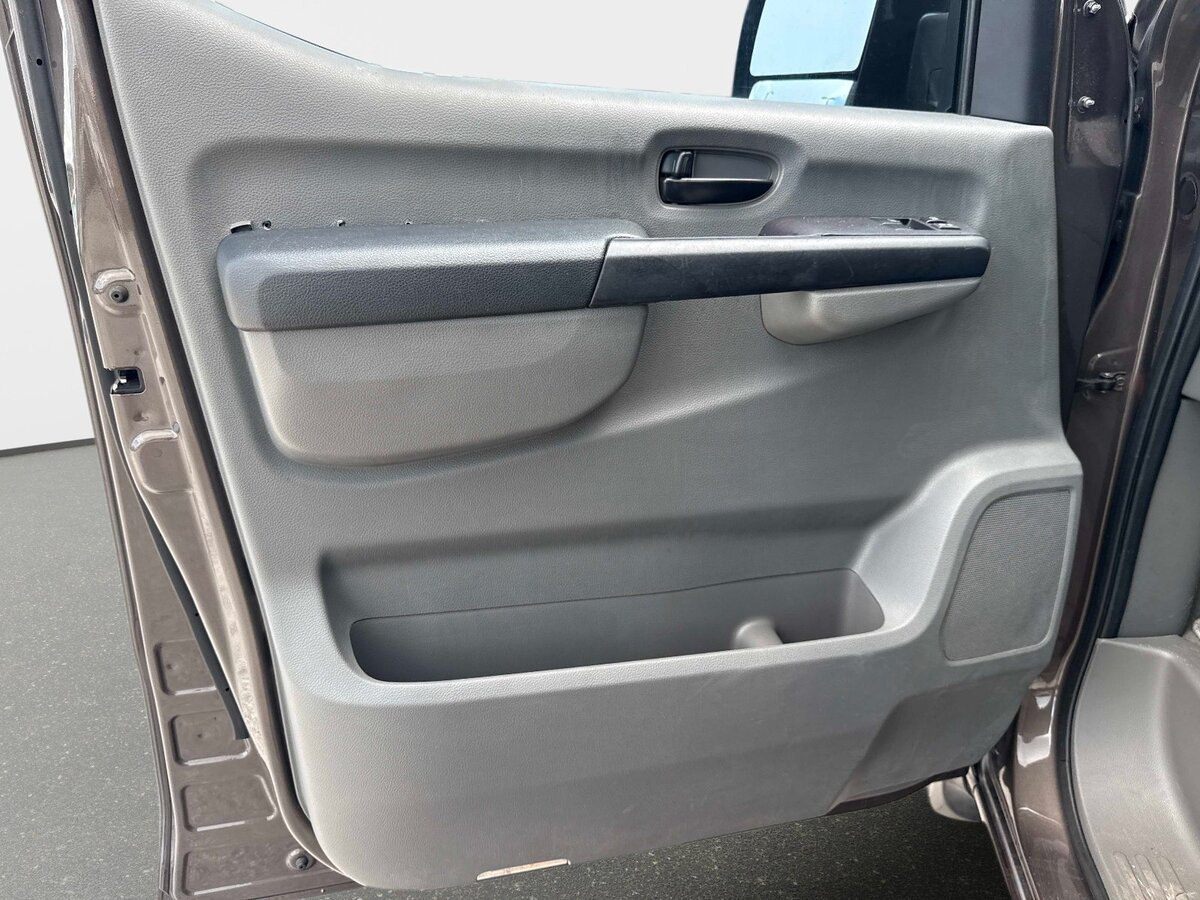 Used 2015 Nissan NV 3500 SV w/ Technology Package RWD image 15