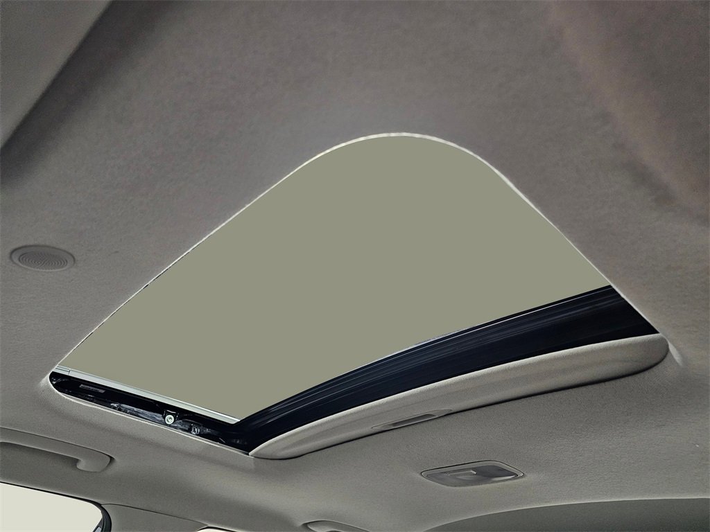 Used 2022 Hyundai Venue SEL image 22