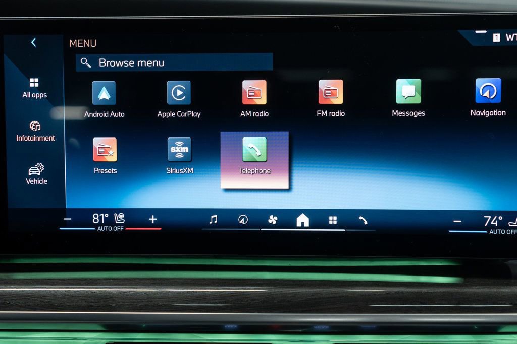 Used 2024 BMW 740i xDrive image 28