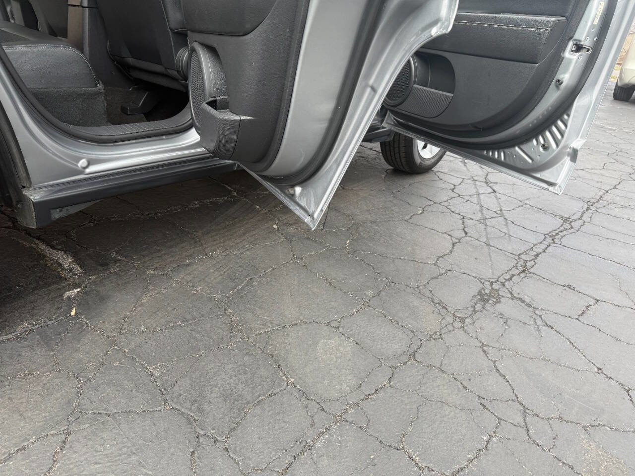 Used 2017 Jeep Compass Latitude image 9