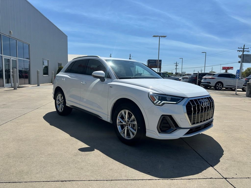 Certified 2025 Audi Q3 2.0T Premium w/ Convenience Package image 3