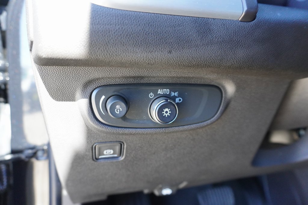 Used 2024 GMC Terrain SLE w/ Driver Convenience Package image 13