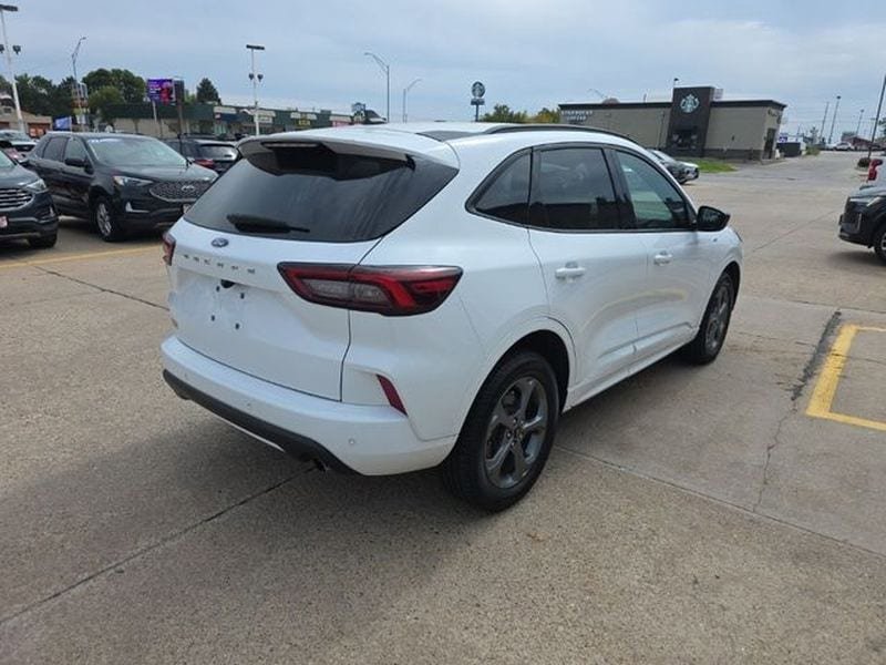 Used 2023 Ford Escape ST-Line w/ Tech Pack #1 AWD/4WD image 5