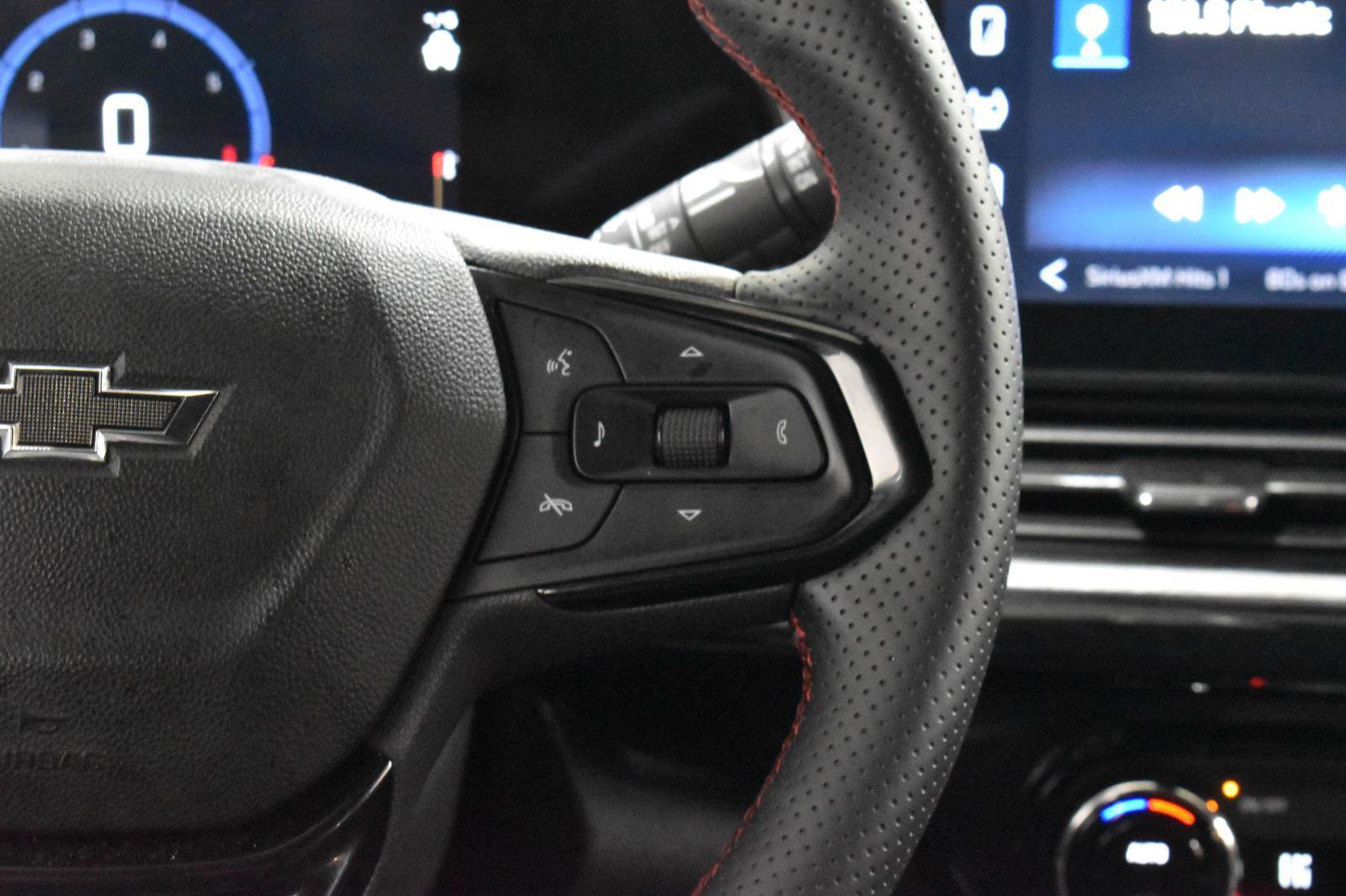 Used 2025 Chevrolet Trax RS image 8