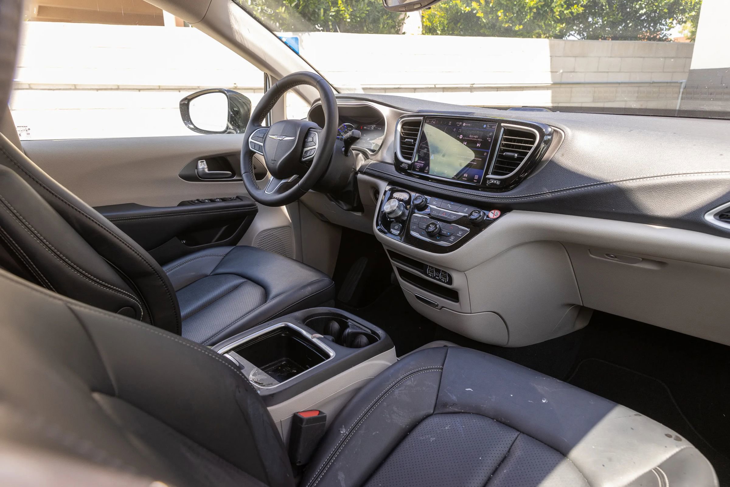 Used 2024 Chrysler Pacifica Limited FWD image 36