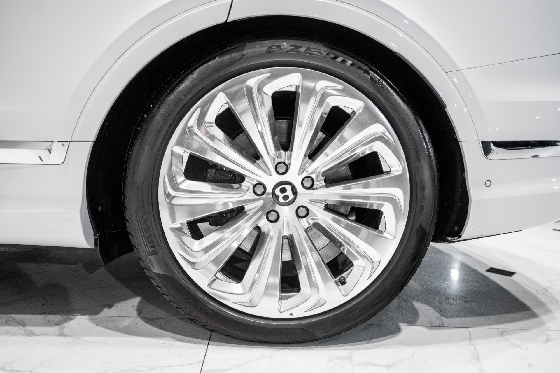 Used 2023 Bentley Bentayga image 15