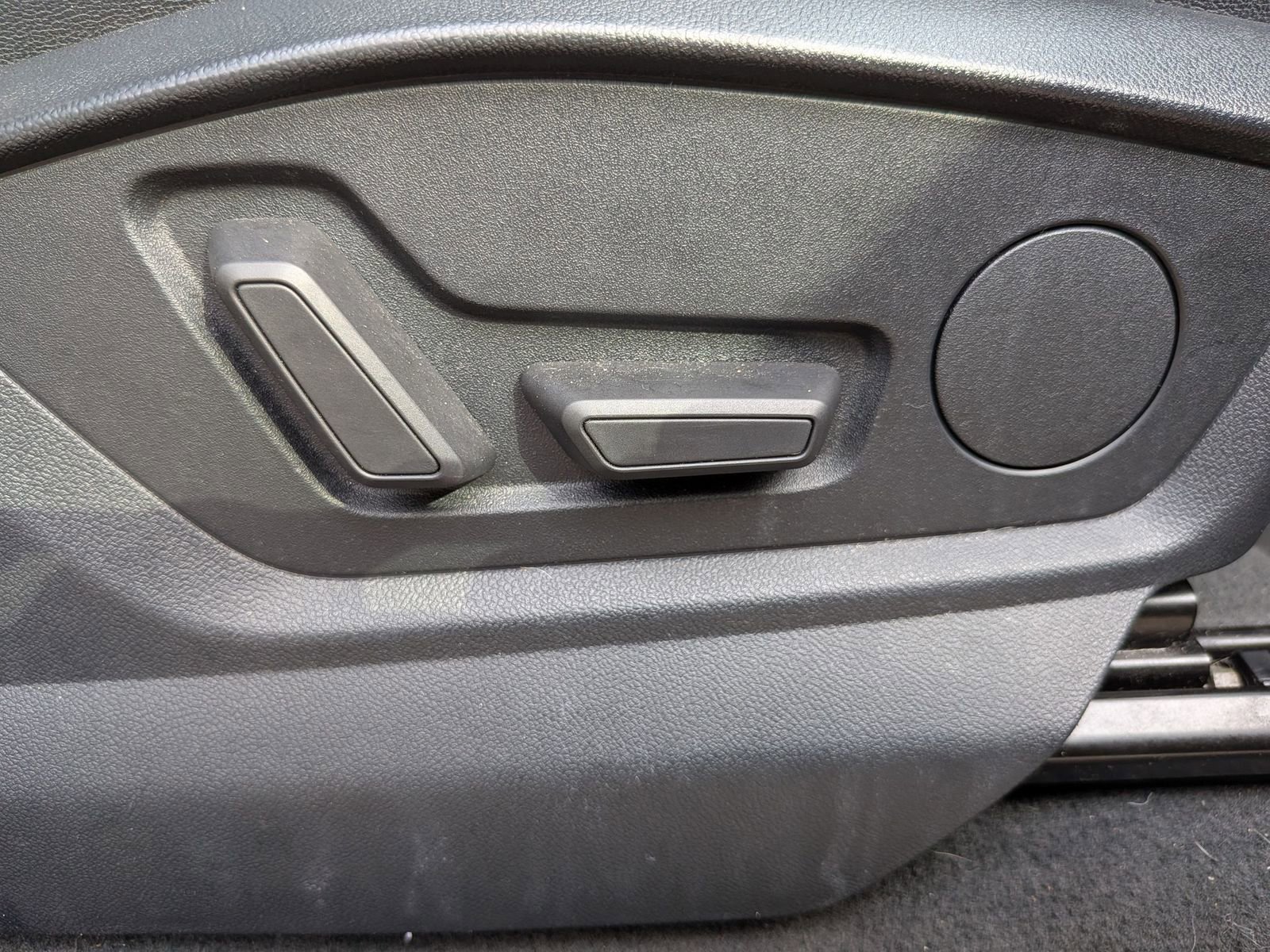 Used 2019 Audi Q8 Premium image 40