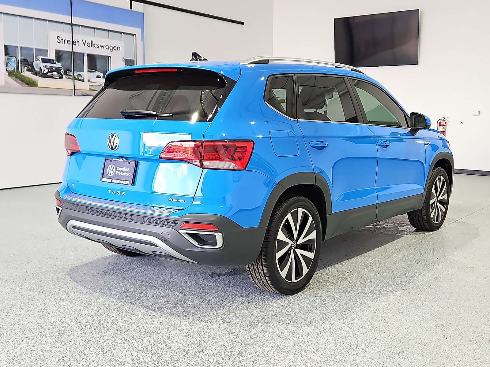 Certified 2023 Volkswagen Taos SE w/ Panoramic Sunroof Package AWD/4WD image 3