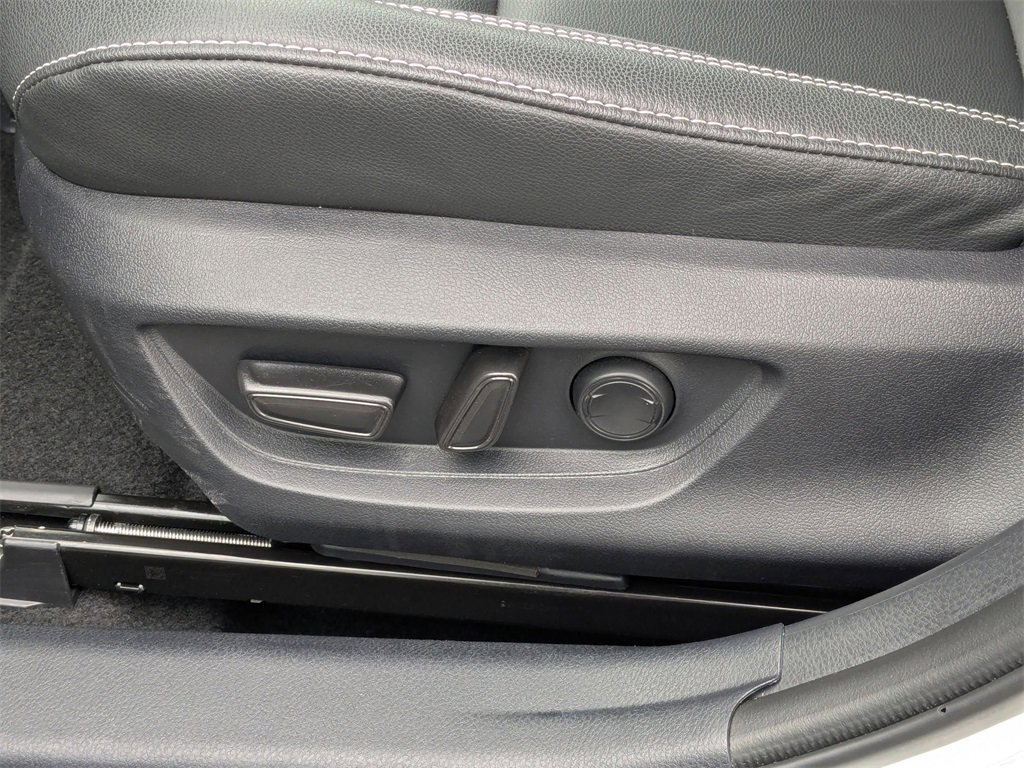 Used 2025 Toyota Camry SE image 16