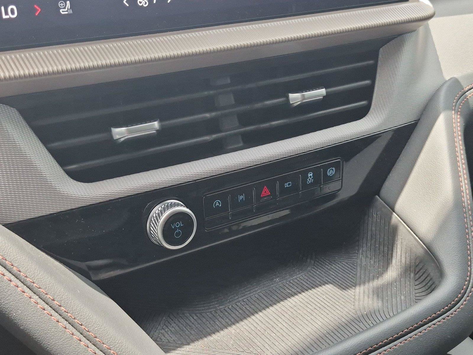 Used 2025 Ford Explorer Active w/ Active Comfort Package RWD image 13