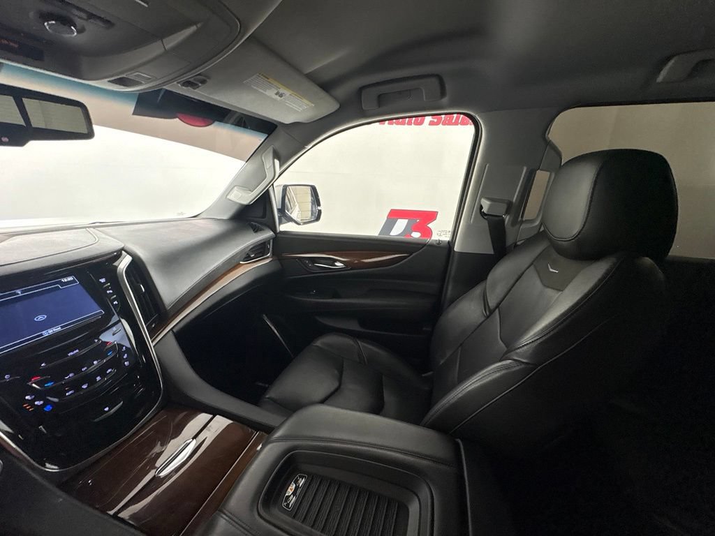Used 2020 Cadillac Escalade 2WD image 28
