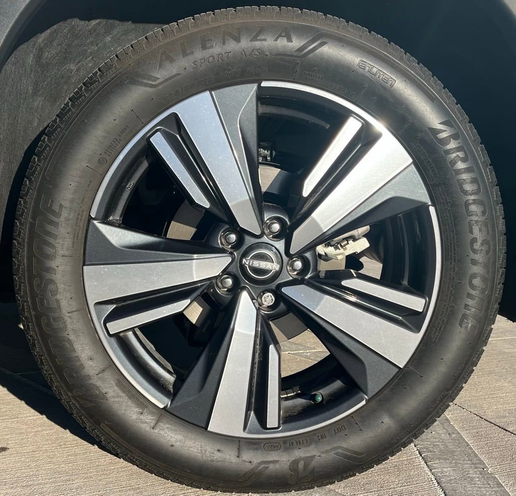 Used 2023 Nissan Rogue SL w/ SL Premium Package image 7