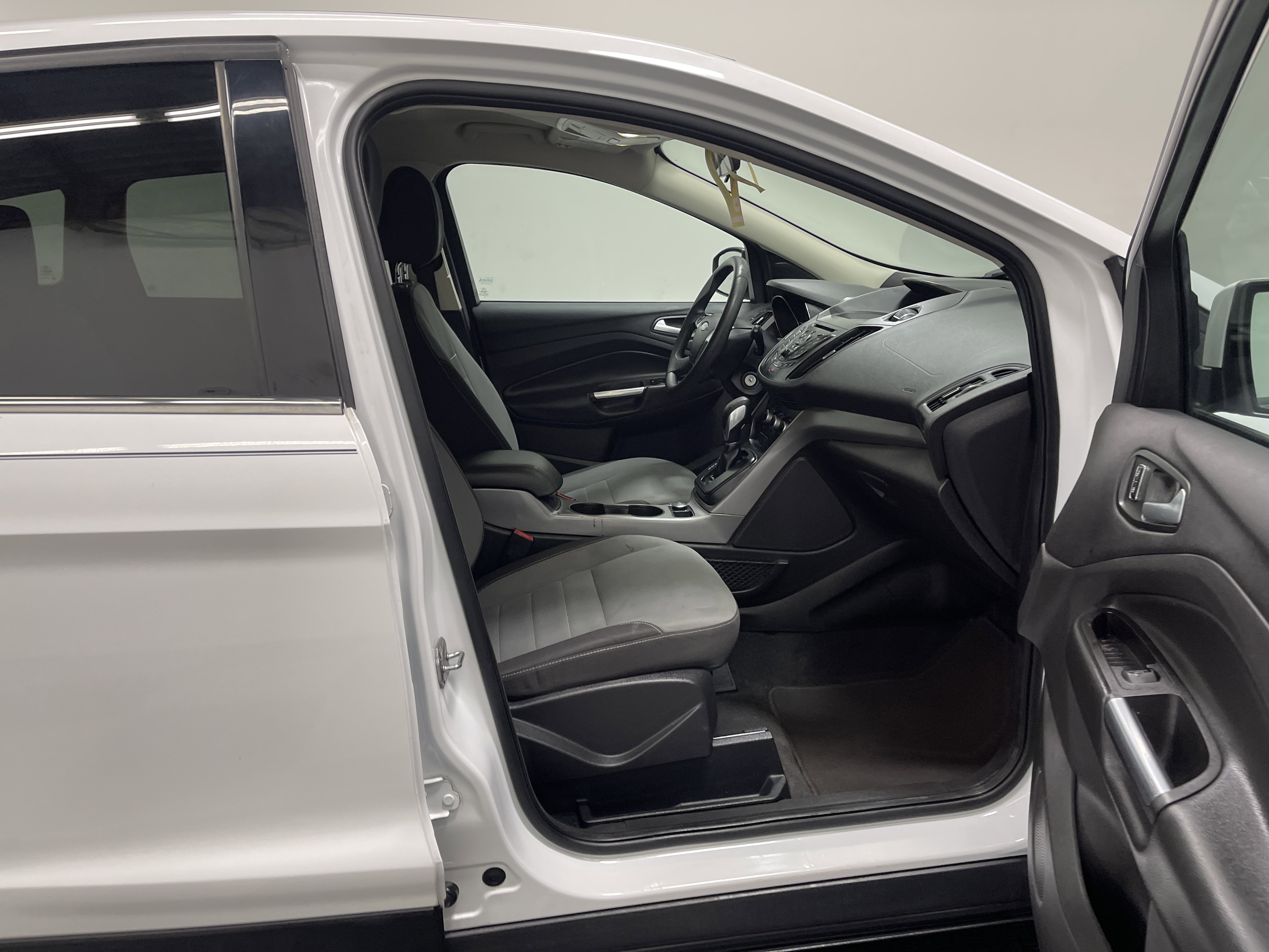 Used 2015 Ford Escape SE image 34