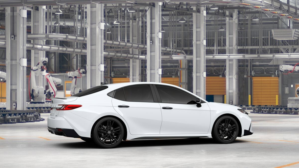 New 2026 Toyota Camry Hybrid FWD image 14
