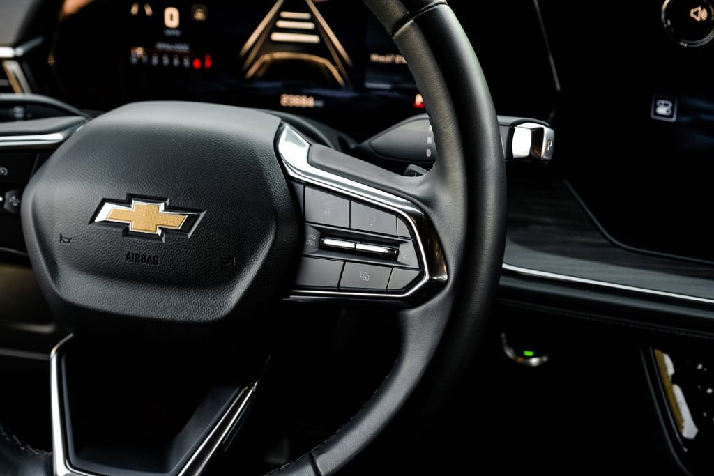 Used 2025 Chevrolet Suburban LS image 14