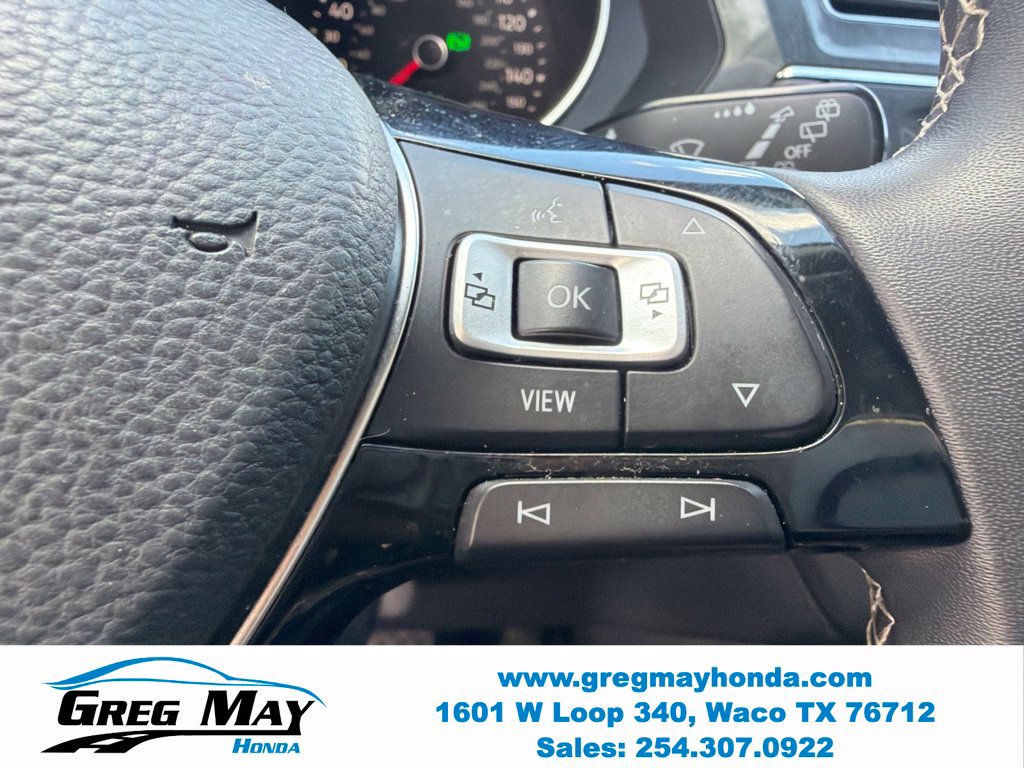 Used 2021 Volkswagen Tiguan SE w/ Panoramic Sunroof Package FWD image 16