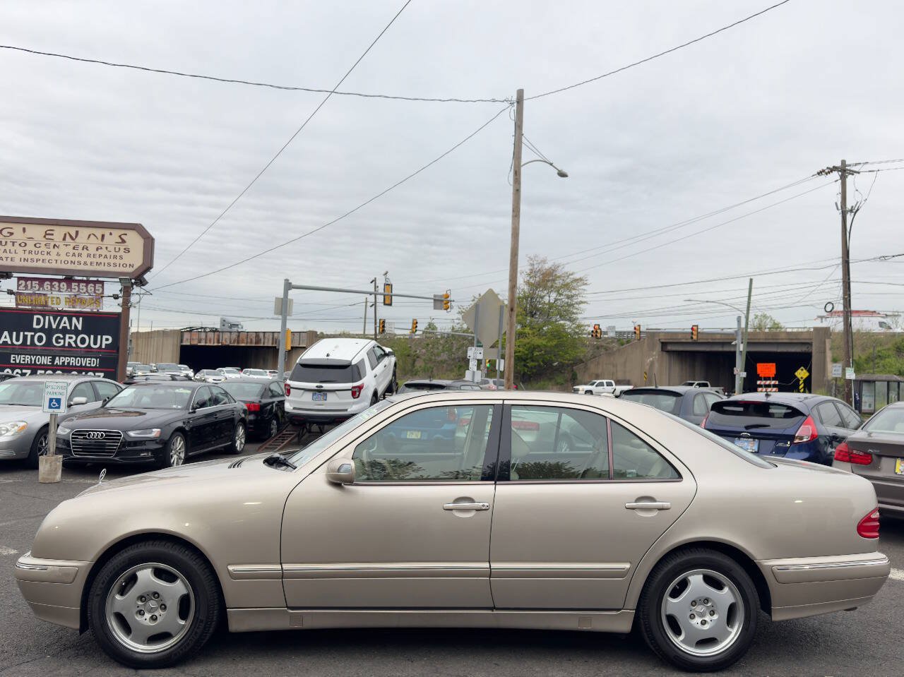 Used 2001 Mercedes-Benz E 320 Sedan image 3