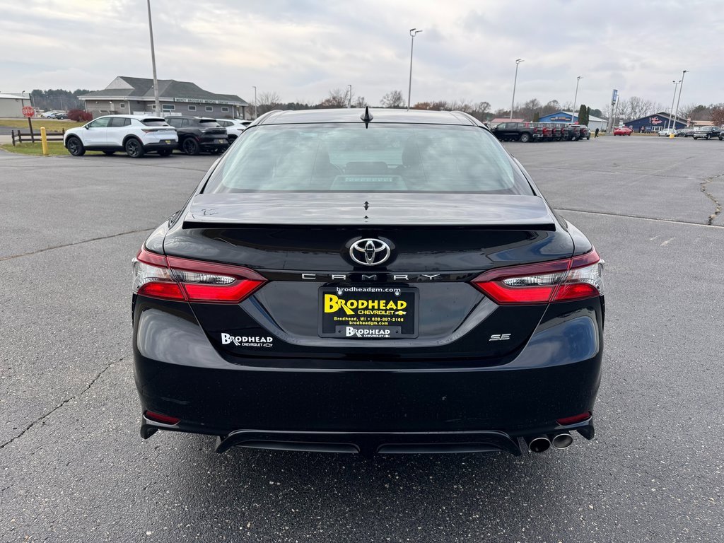 Used 2021 Toyota Camry SE image 4