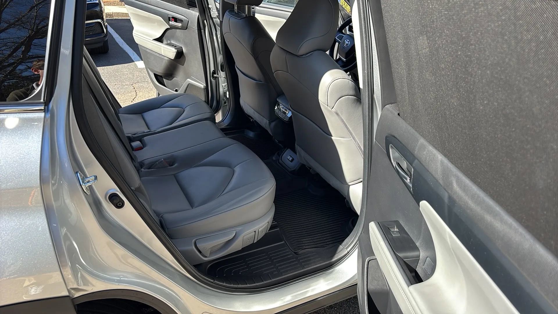 Used 2023 Toyota Highlander XLE image 23