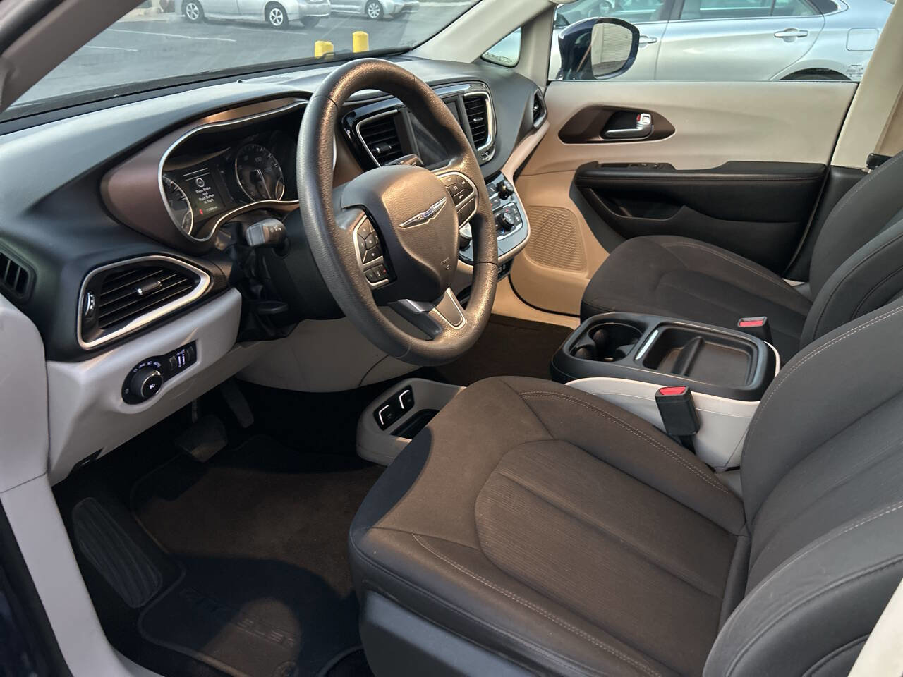 Used 2018 Chrysler Pacifica Touring Plus image 7