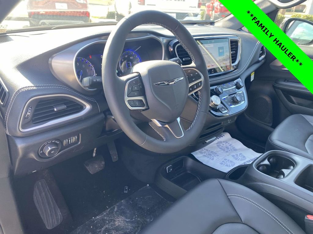 New 2026 Chrysler Pacifica Select image 47