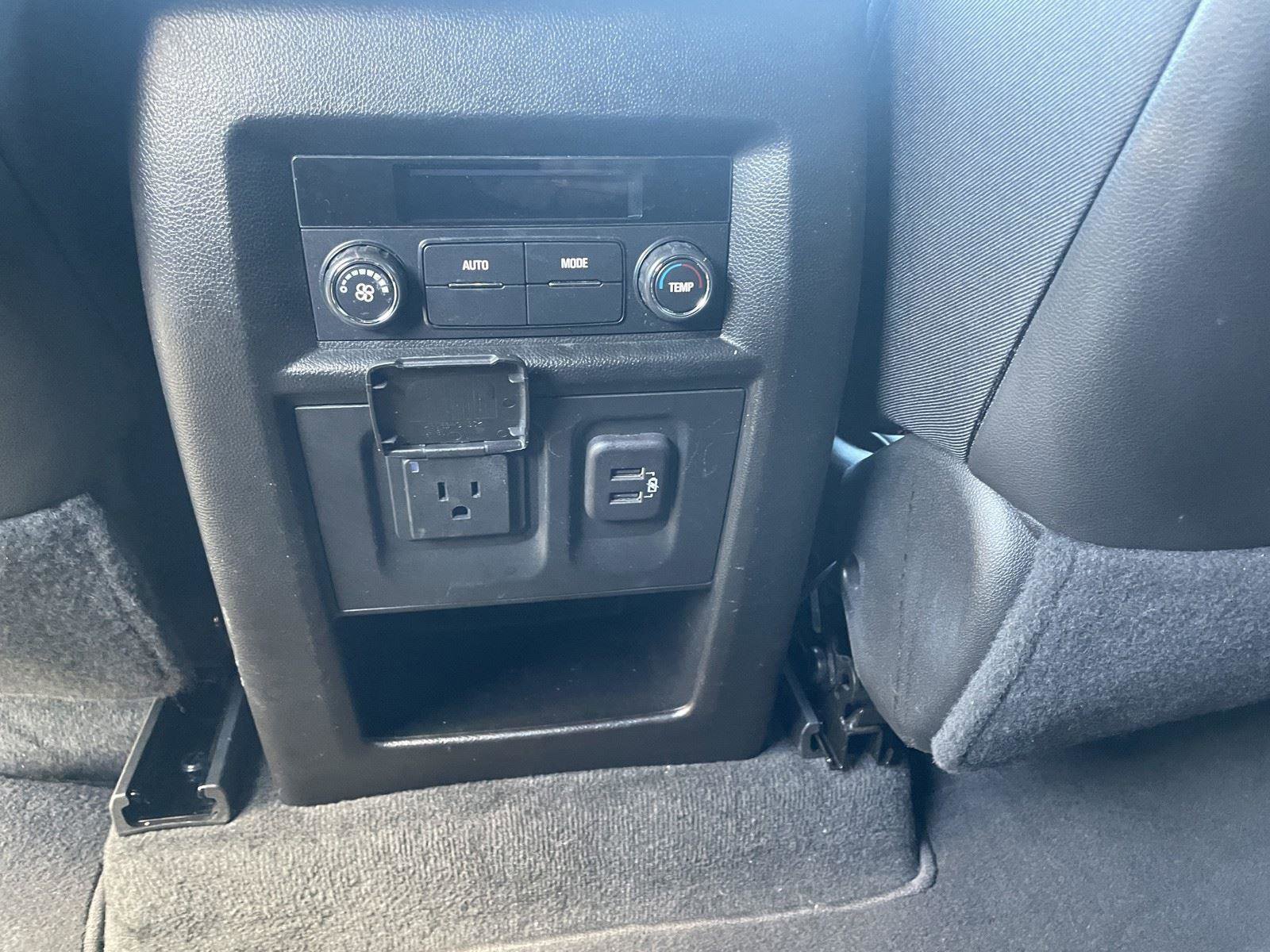 Used 2023 Chevrolet Traverse RS image 25