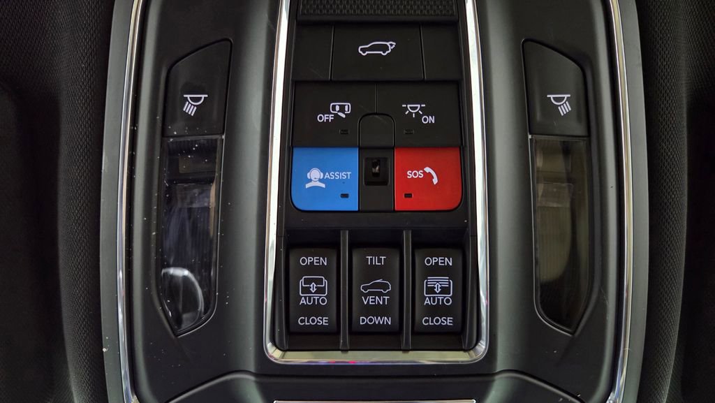 Used 2023 Jeep Grand Cherokee L Limited AWD/4WD image 36