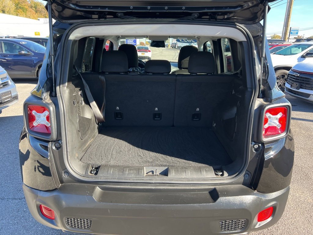 Used 2023 Jeep Renegade Latitude w/ Premium Group image 22