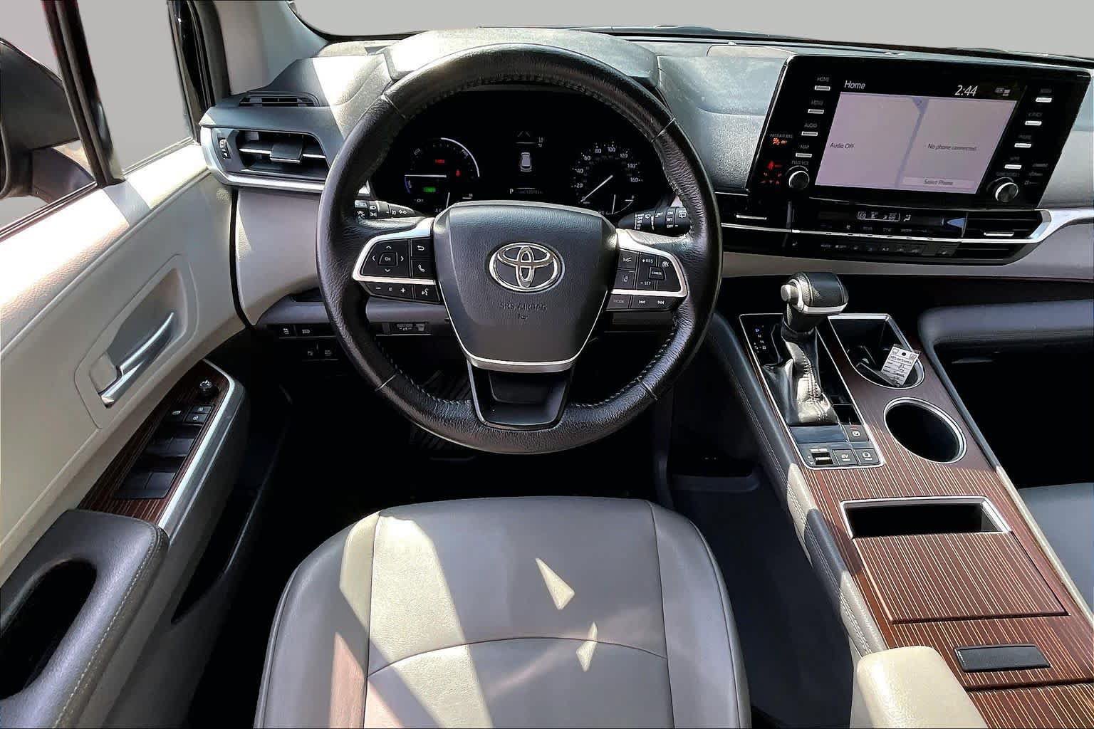 Used 2021 Toyota Sienna XLE FWD image 6