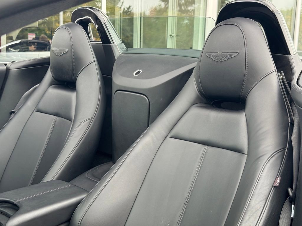 Used 2023 Aston Martin V8 Vantage Roadster image 36