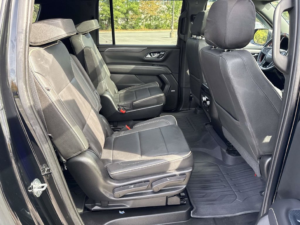 Used 2023 GMC Yukon XL SLT AWD/4WD image 11