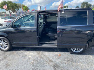 Used 2019 Dodge Grand Caravan SXT image 4
