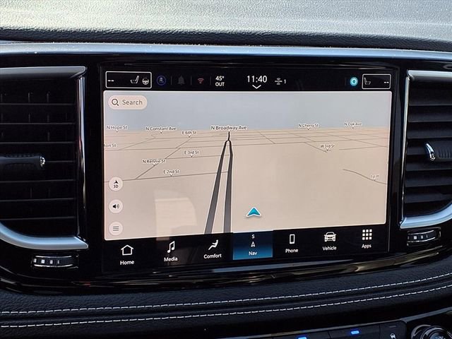 Used 2025 Chrysler Pacifica Limited image 4