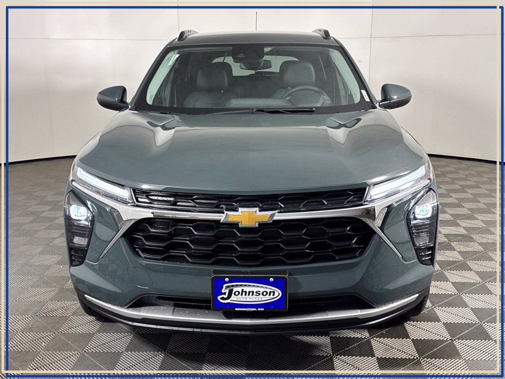 New 2026 Chevrolet Trax LT w/ LT Convenience Package FWD image 3
