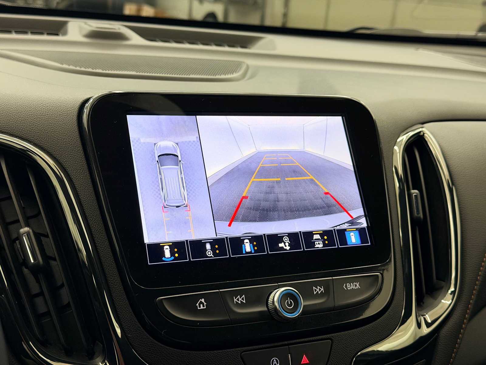 Used 2024 Chevrolet Equinox Premier image 29