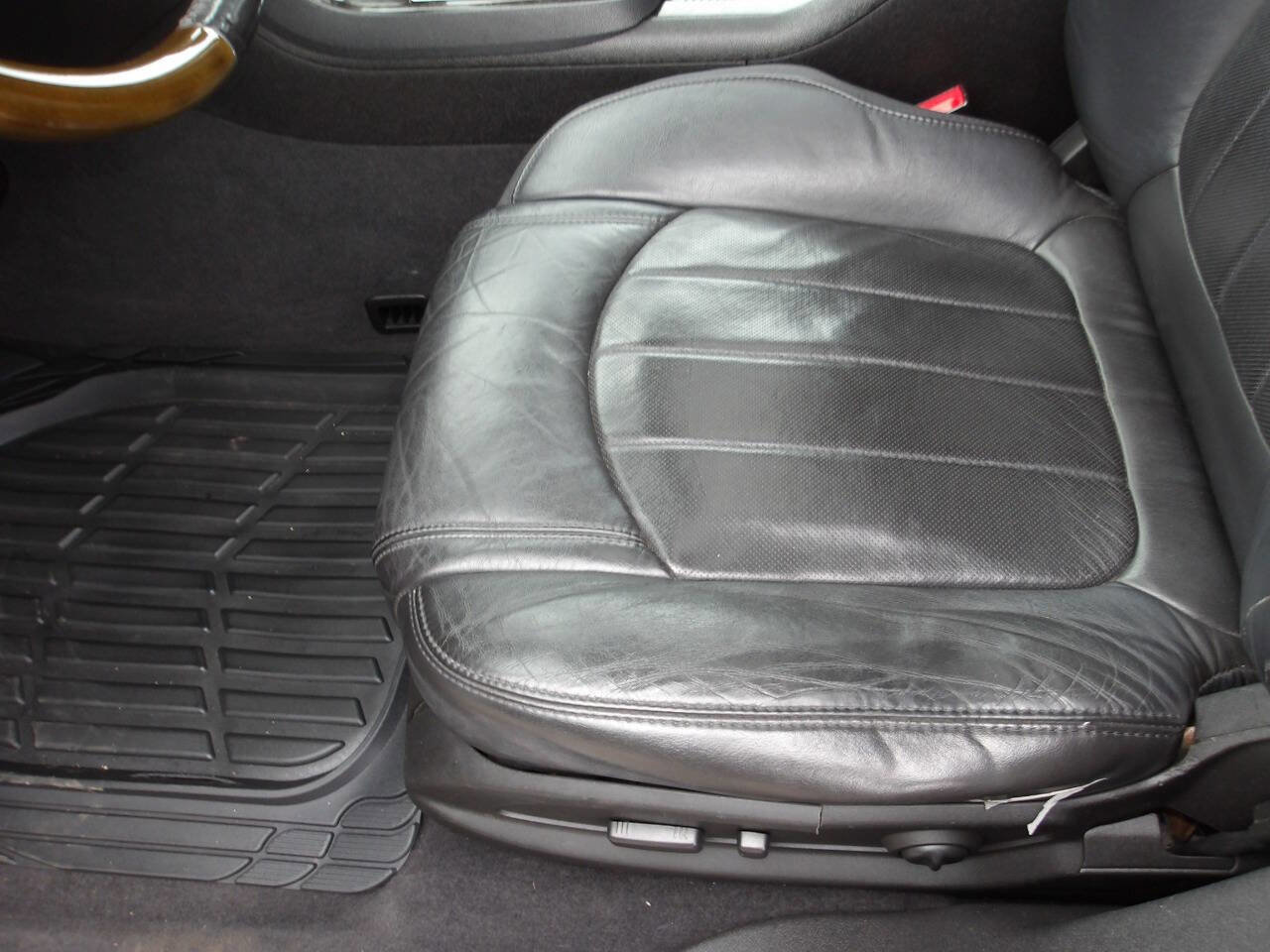 Used 2011 GMC Acadia Denali image 23