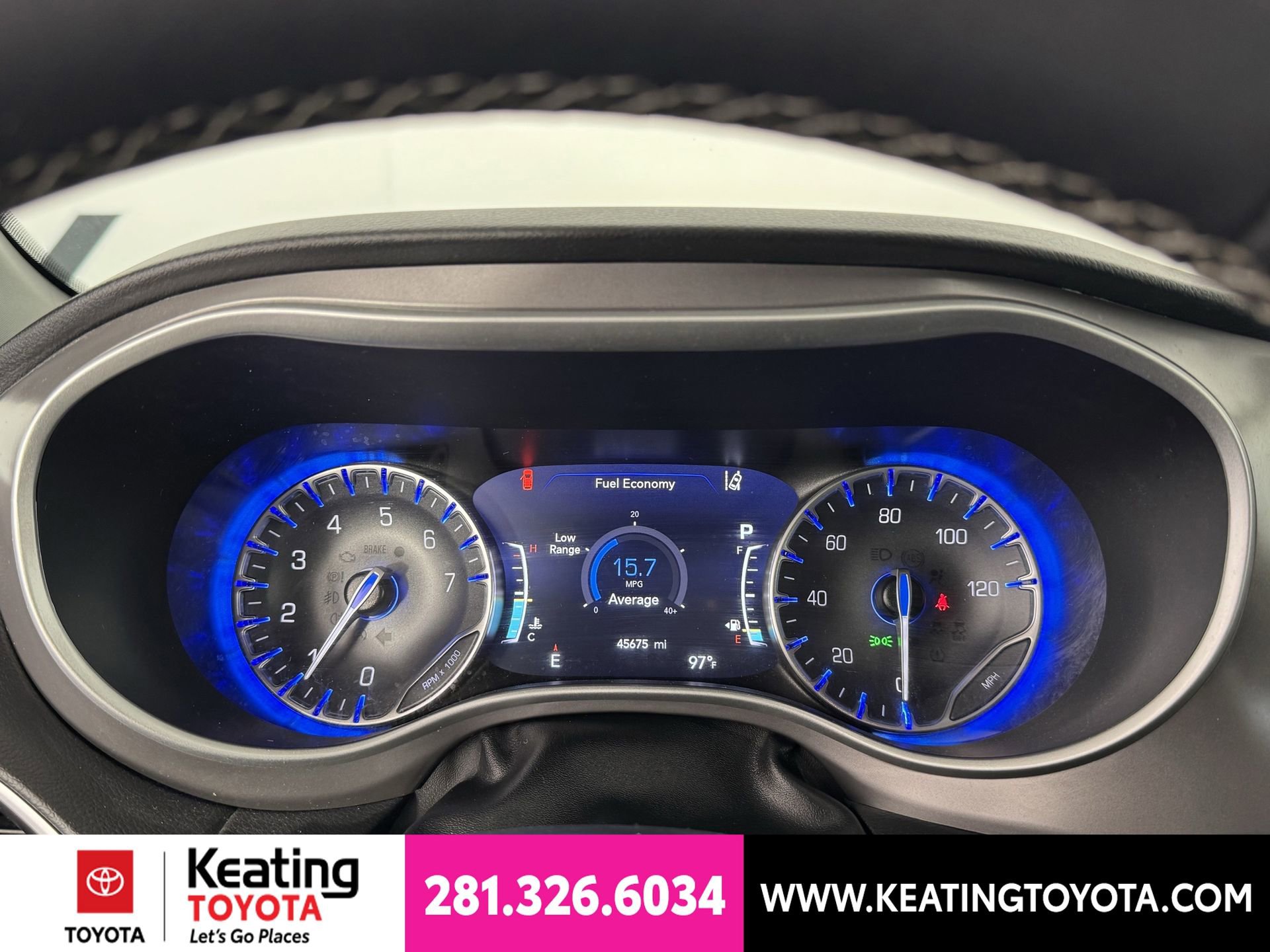 Used 2025 Chrysler Pacifica Select FWD image 24