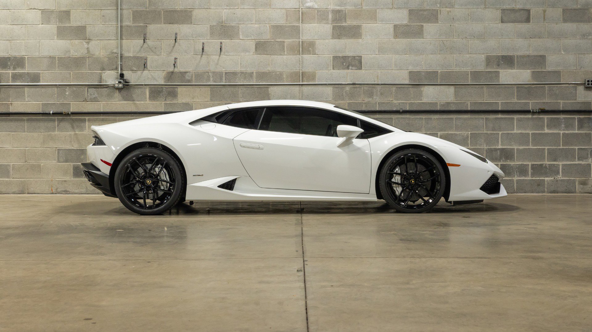 Used 2016 Lamborghini Huracan LP 610-4 image 8
