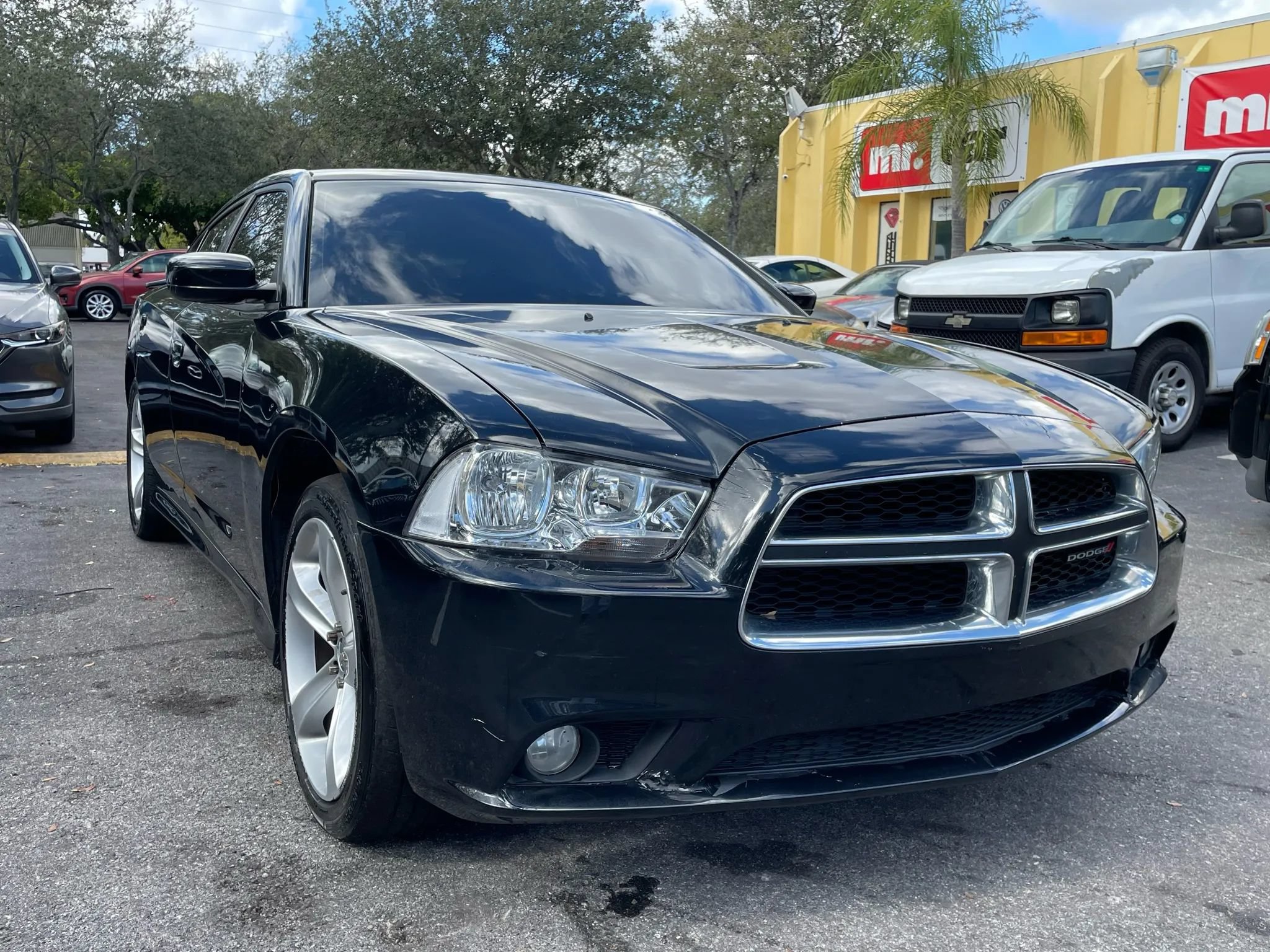 Used 2013 Dodge Charger SE RWD image 5