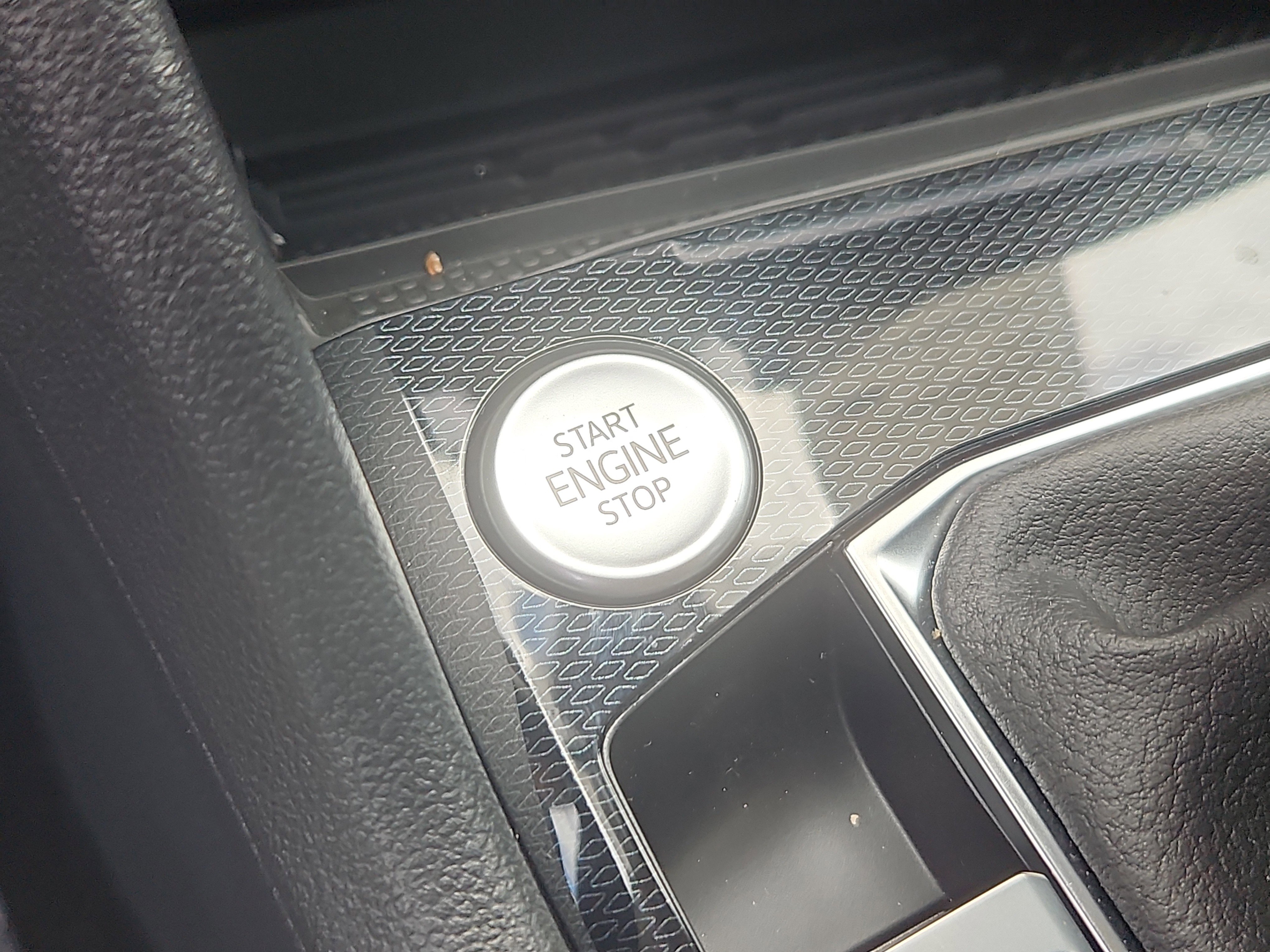 New 2026 Volkswagen Taos SE image 12