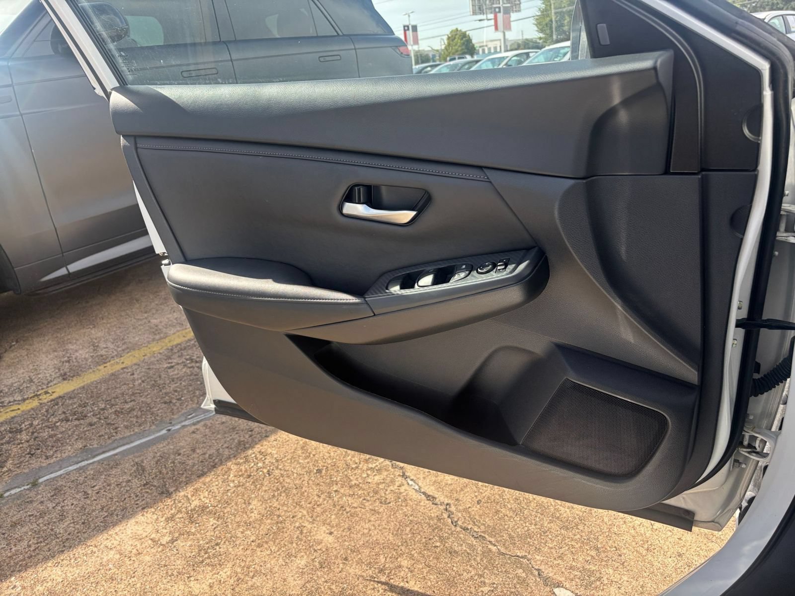 Used 2025 Nissan Sentra SV FWD image 18