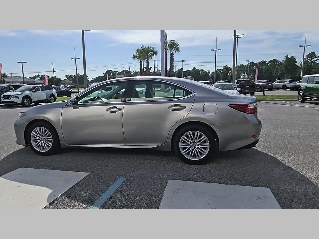Used 2015 Lexus ES 350 w/ Luxury Package FWD image 29