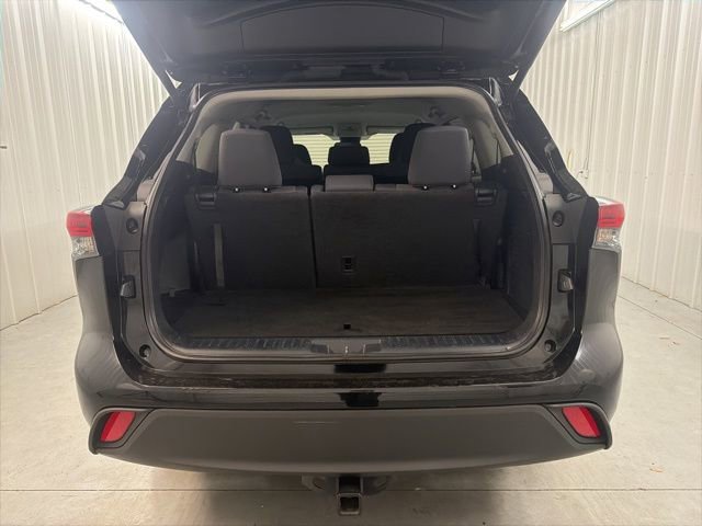 Used 2024 Toyota Highlander LE image 25