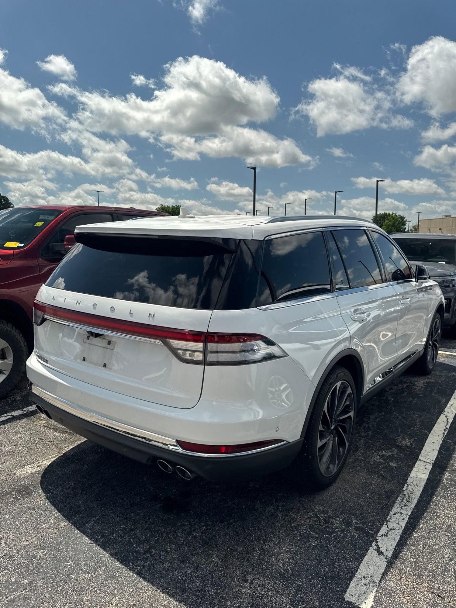 Used 2023 Lincoln Aviator Reserve w/ Equipment Group 201A AWD/4WD image 3