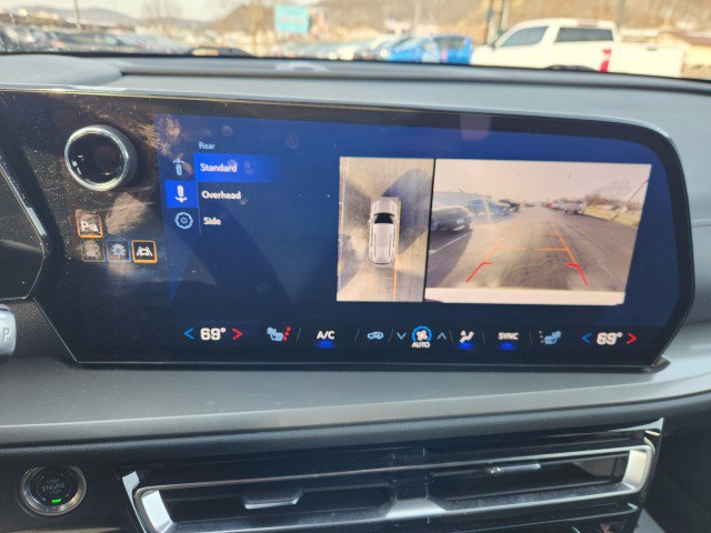 Used 2024 Chevrolet Traverse LT image 44