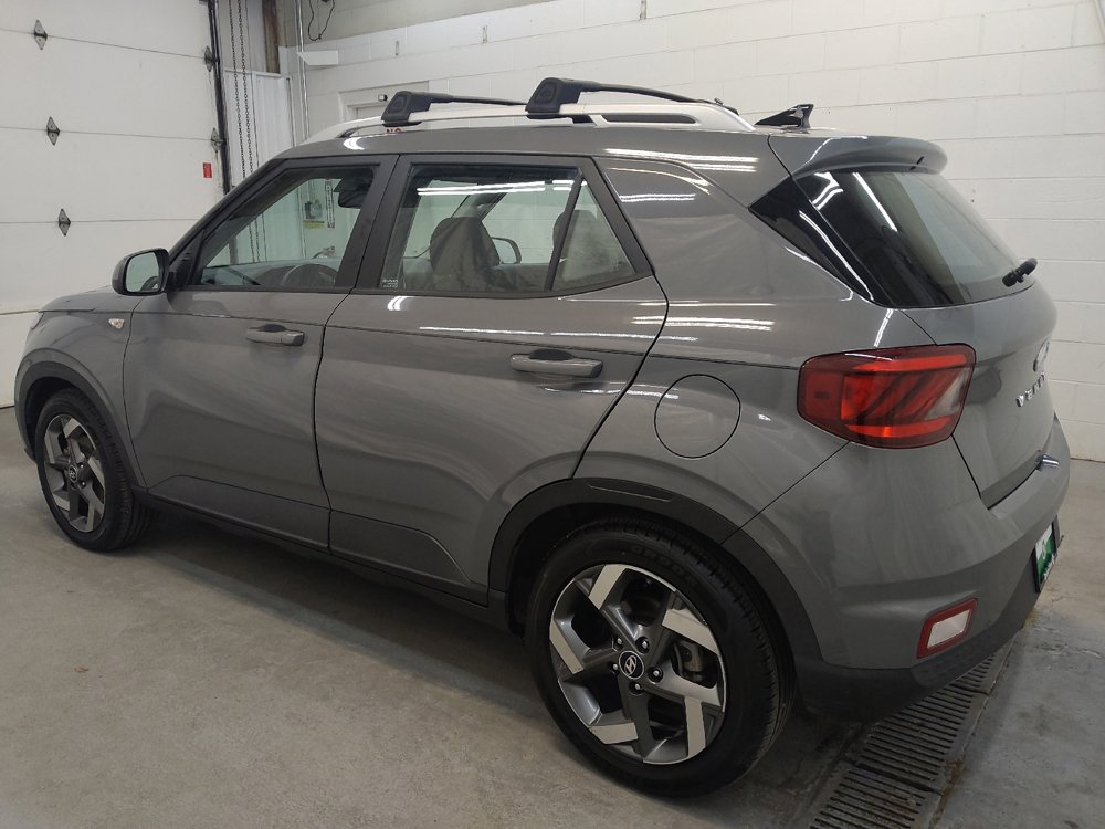 Used 2022 Hyundai Venue SEL image 3