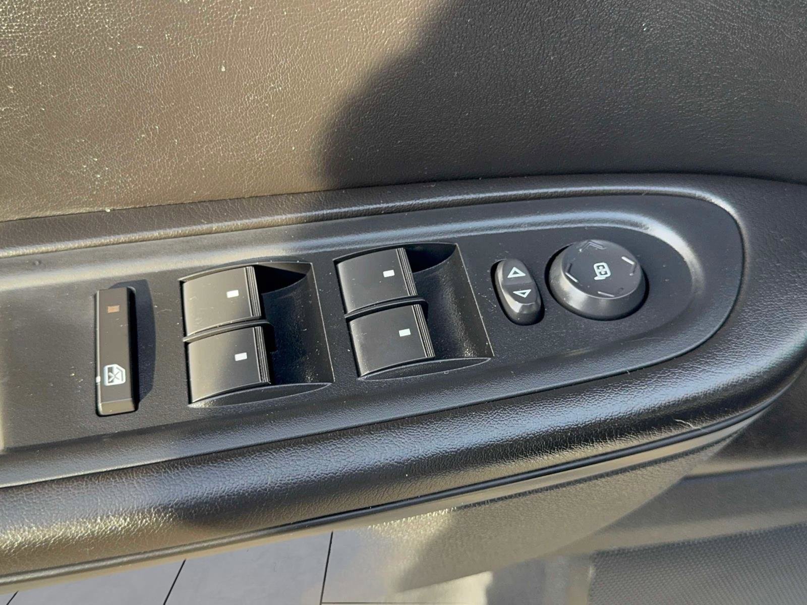 Used 2015 GMC Acadia SLE AWD/4WD image 17