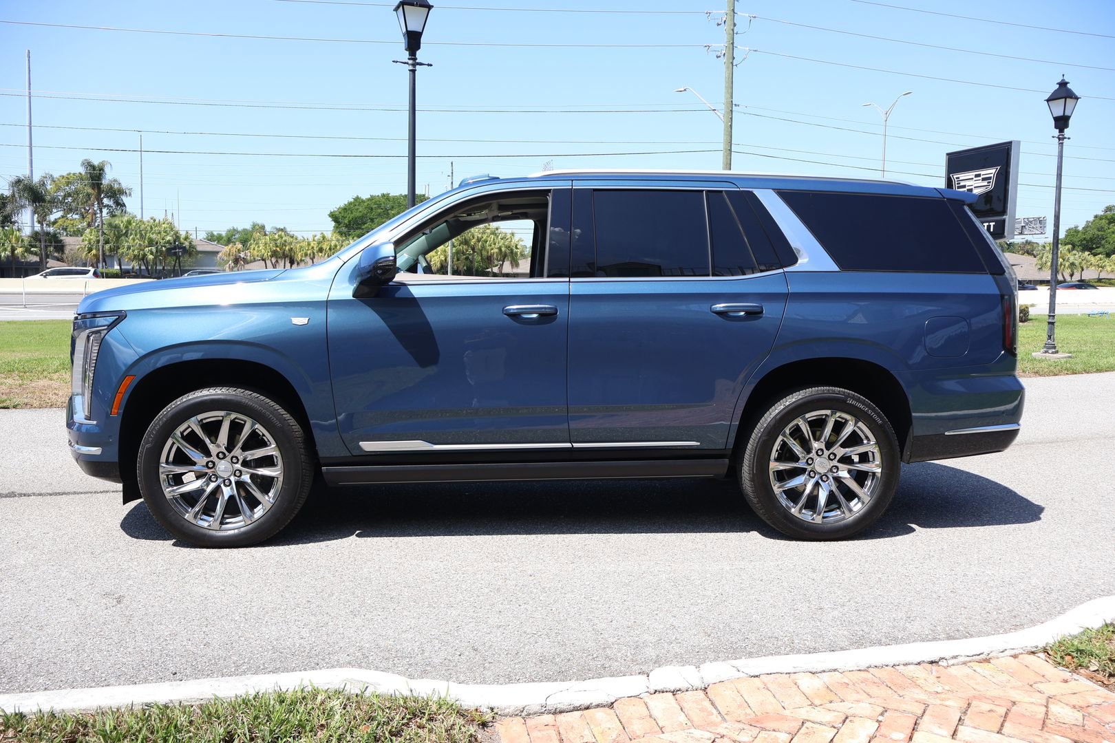 New 2025 Cadillac Escalade Premium Luxury Platinum w/ LPO, Radiant Package image 2