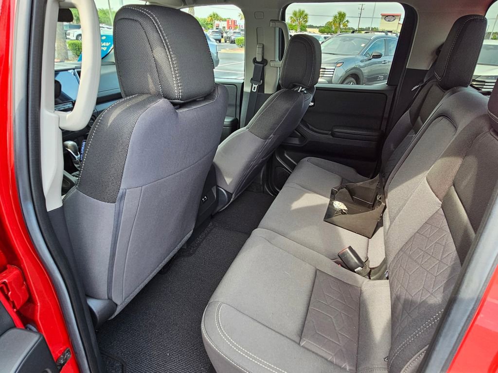 Used 2025 Nissan Frontier SV image 11