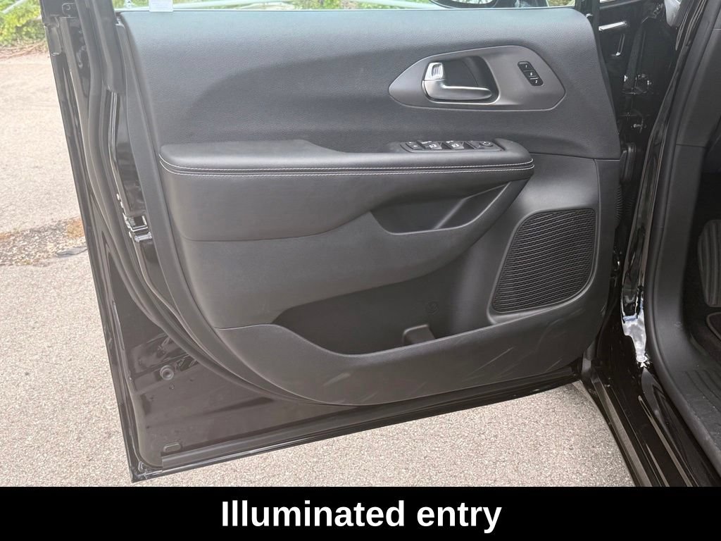 New 2027 Chrysler Pacifica Select FWD image 26